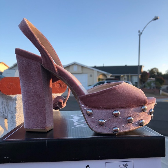 Shoes - Pink Velvet Platforms 🎀